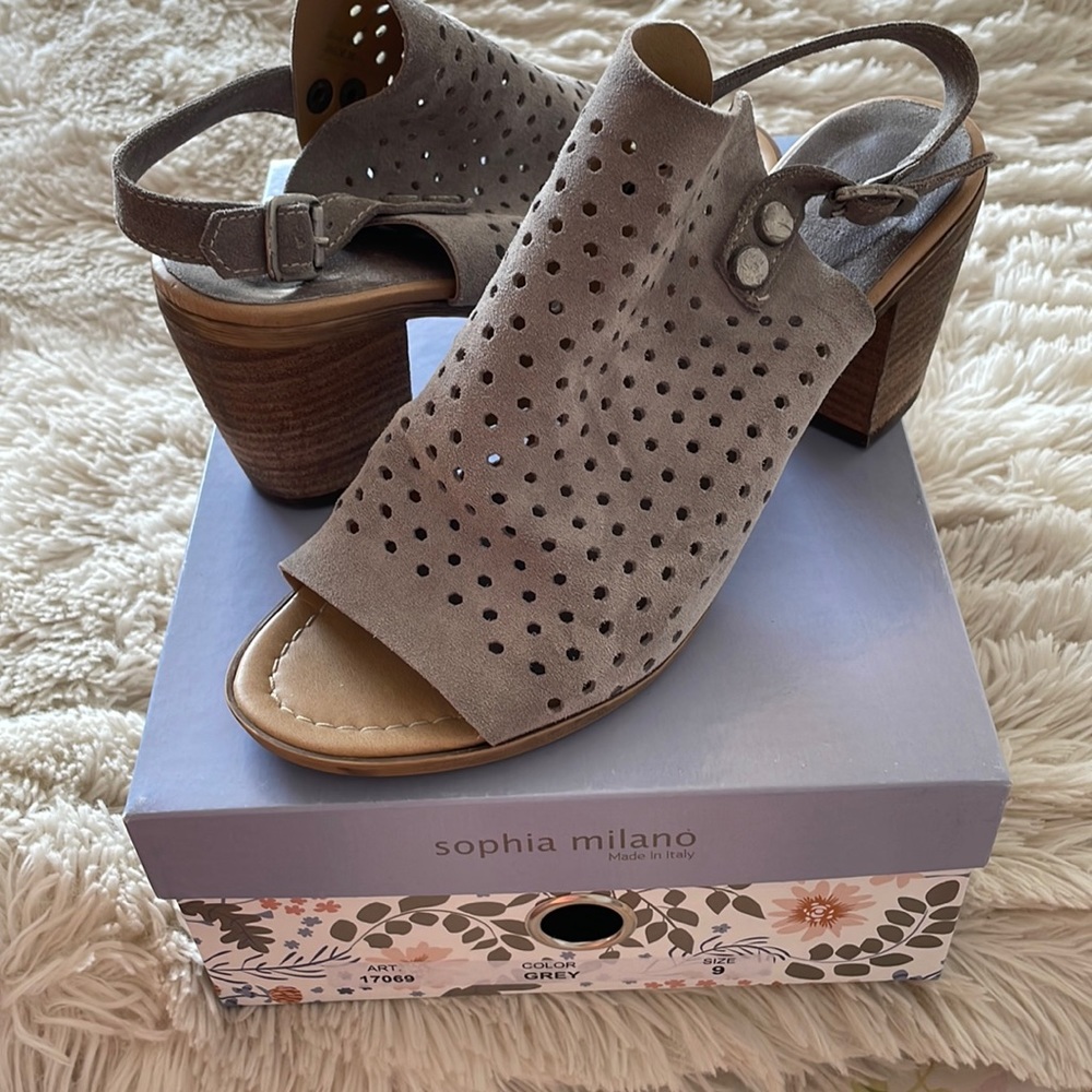 SOFIA MILANO GREY SUEDE SANDAL HEELS